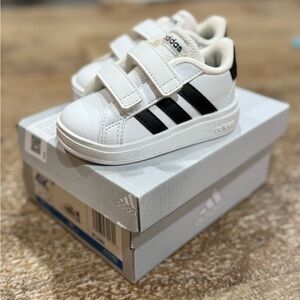 Adidas Toddler Grand Court 2.0 size 4